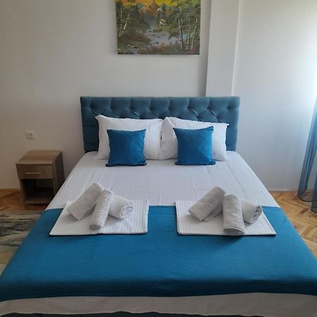 Holiday Apartament Three Ni Eksteriør billede